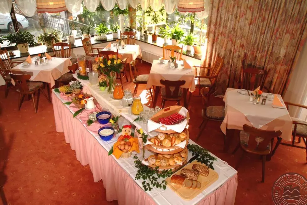 Viešbutis „ST. LEONHARD PENSION“