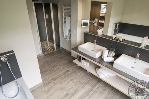 Viešbutis „ALPIN JUWEL HOTEL“