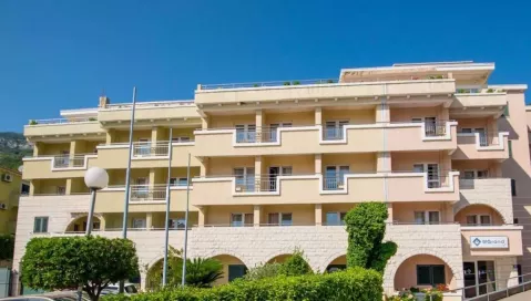 Viešbutis „W GRAND“ (Petrovacas, Tivatas, Juodkalnija)