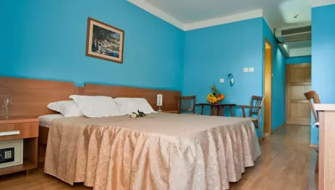 Viešbutis „W GRAND“ (Petrovacas, Tivatas, Juodkalnija)