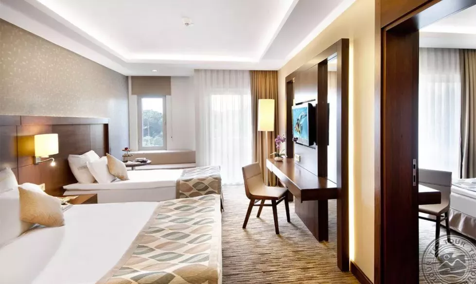 1-FAMILY_ROOM_6551.jpg