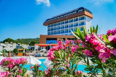 Throne Beach Resort & Spa, Turkija