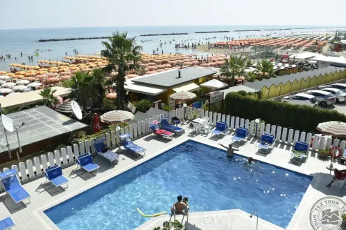 Astoria Hotel, Italija