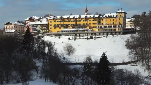 Astoria Grand Hotel, Italija