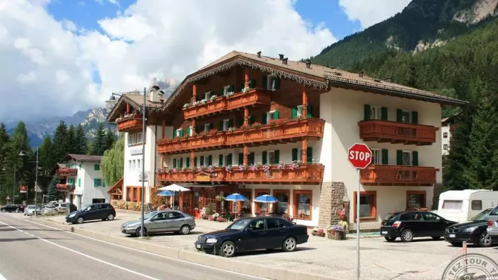 Rododendro Hotel, Italija