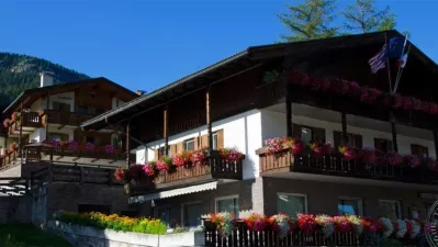 Ai Pini Hotel, Italija