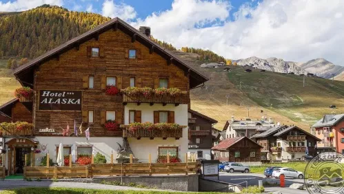 Alaska Hotel, Italija